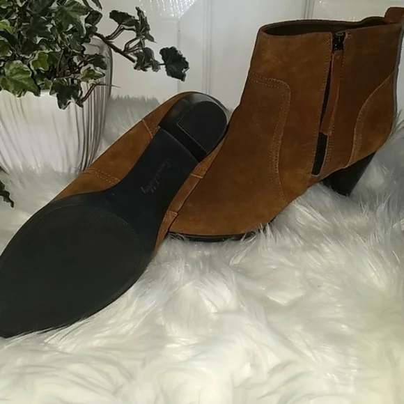 Sam and Libby, Tan suede booties, size 10. - Picture 5 of 6